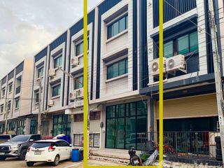 For rent 3 bedrooms townhouse in Phra Samut Chedi, Samut Prakan