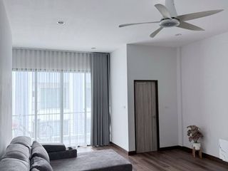 For rent 3 bedrooms townhouse in Phra Khanong, Bangkok