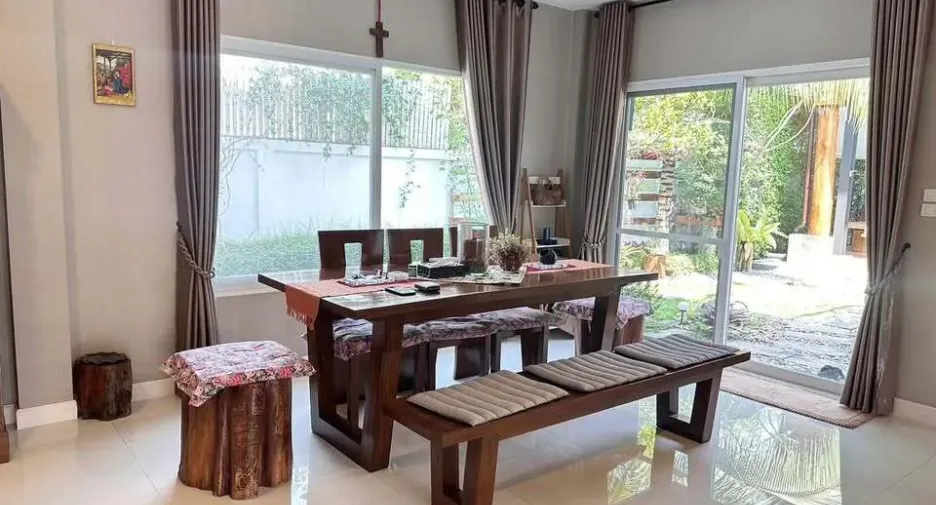 For sale and for rent 6 bedrooms house in Mueang Chiang Mai, Chiang Mai
