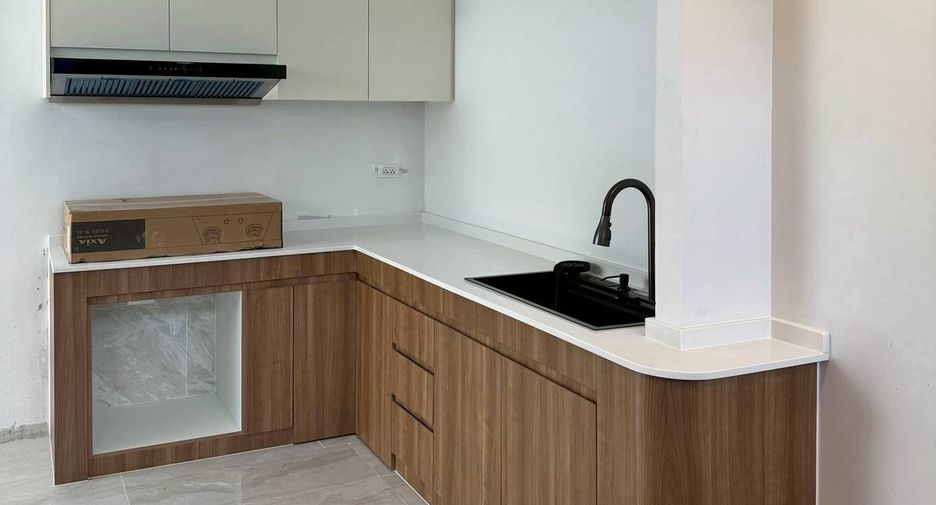 For rent 3 ベッドルーム townhouse in Yan Nawa, Bangkok