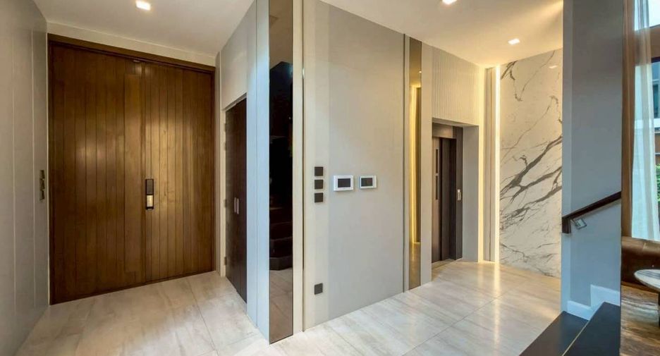 For rent 4 bedrooms house in Saphan Sung, Bangkok