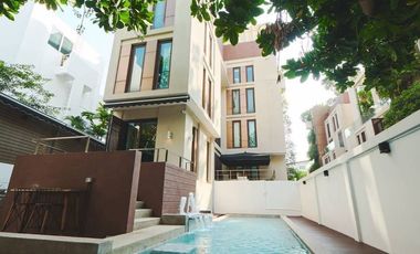 Condo en alquiler de 3 habitaciones en Yan Nawa, Bangkok