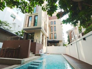 For rent 3 bedrooms condo in Yan Nawa, Bangkok