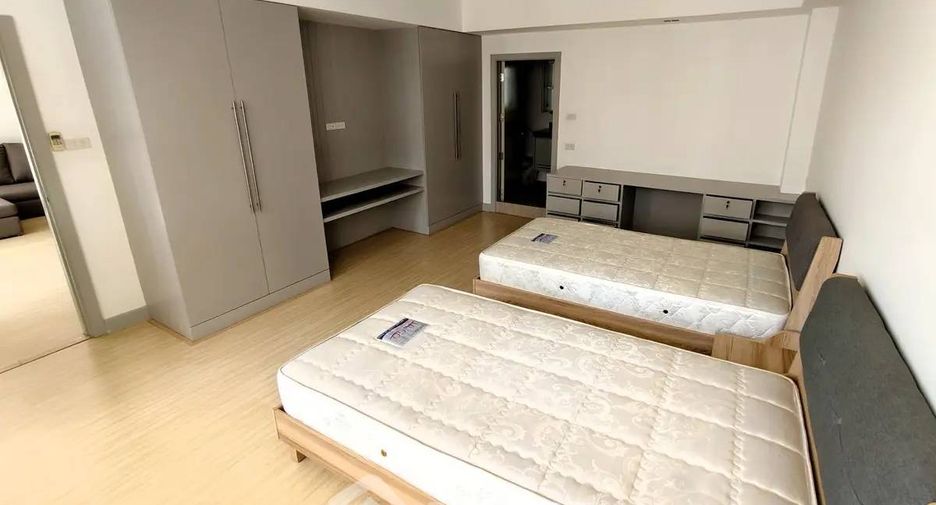 For rent 2 bedrooms condo in Watthana, Bangkok
