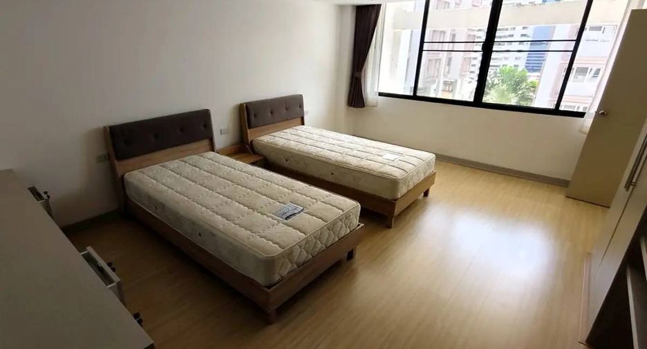 For rent 2 bedrooms condo in Watthana, Bangkok