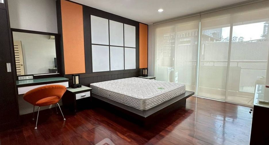 For rent 2 bedrooms condo in Bang Rak, Bangkok