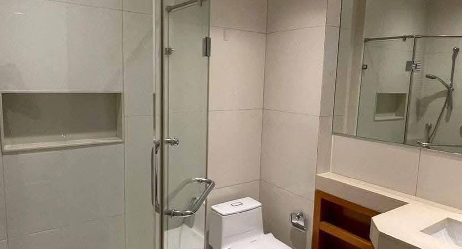 For rent 2 bedrooms condo in Pathum Wan, Bangkok