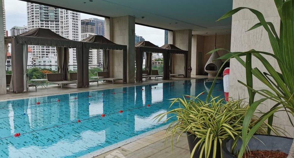 For rent 2 bedrooms condo in Pathum Wan, Bangkok