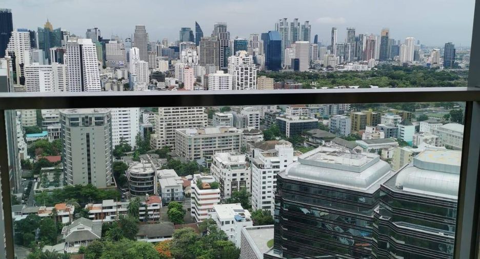For rent 2 bedrooms condo in Pathum Wan, Bangkok