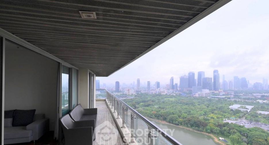 For rent 3 ベッドルーム condo in Khlong Toei, Bangkok