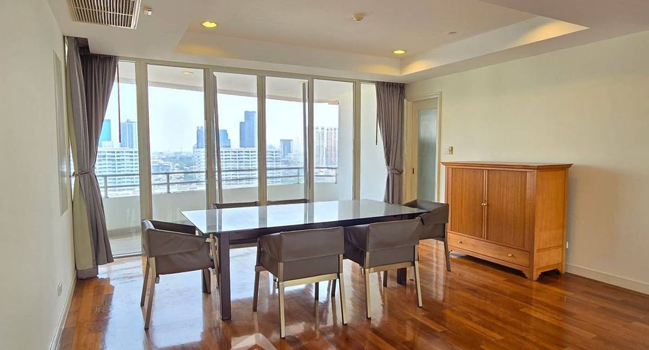 For rent 4 bedrooms condo in Watthana, Bangkok