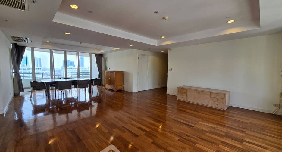 For rent 4 bedrooms condo in Watthana, Bangkok
