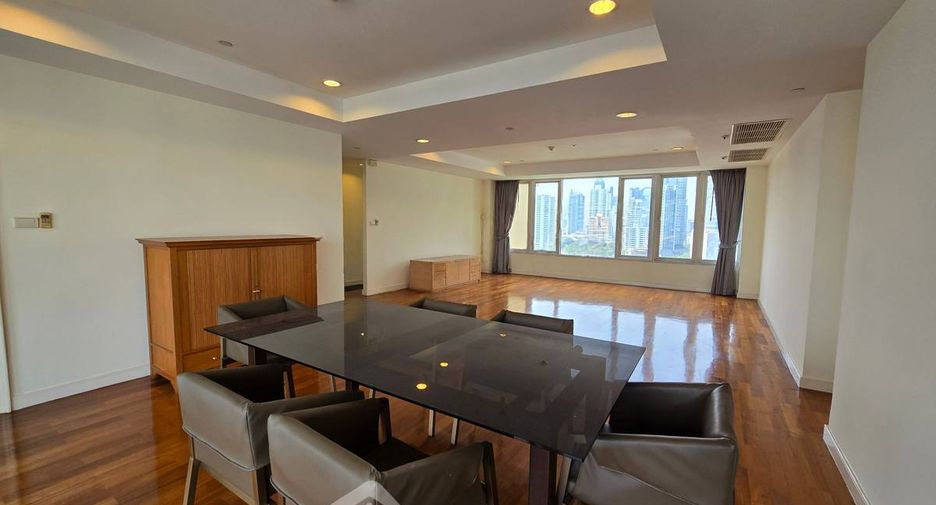 For rent 4 bedrooms condo in Watthana, Bangkok