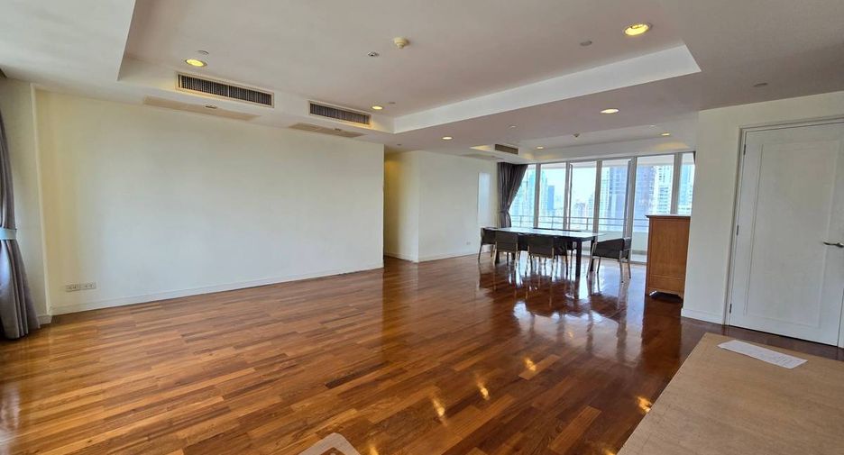 For rent 4 bedrooms condo in Watthana, Bangkok