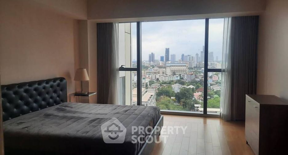 For rent 3 bedrooms condo in Sathon, Bangkok