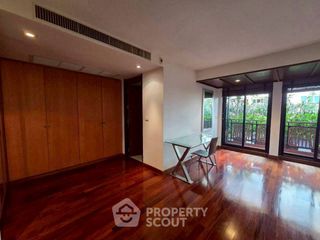 For rent 3 bedrooms condo in Yan Nawa, Bangkok