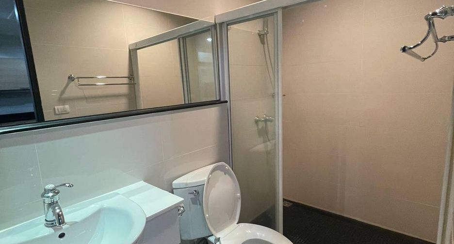 For rent 2 bedrooms condo in Pathum Wan, Bangkok
