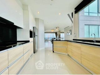 For rent 3 bedrooms condo in Bang Lamung, Chonburi