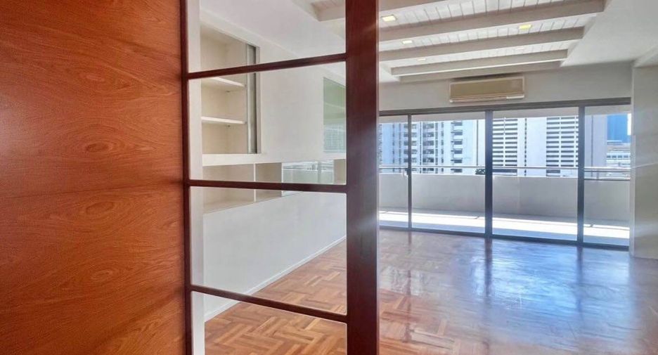 For rent 3 bedrooms condo in Watthana, Bangkok