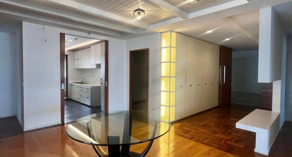 For rent 3 bedrooms condo in Watthana, Bangkok
