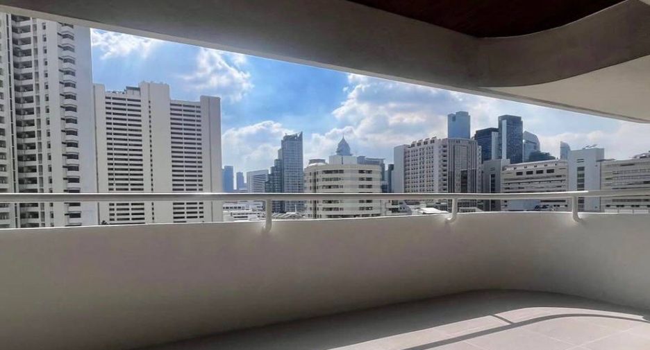 For rent 3 bedrooms condo in Watthana, Bangkok