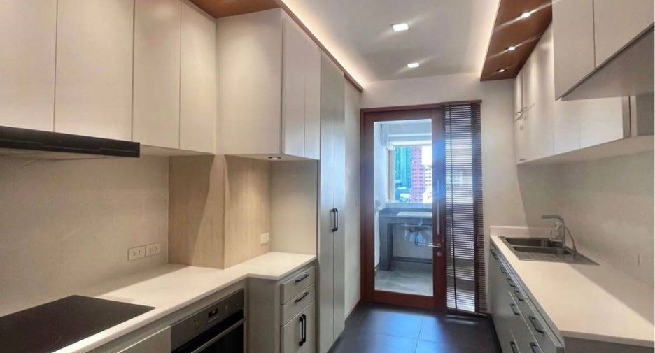 For rent 3 bedrooms condo in Watthana, Bangkok