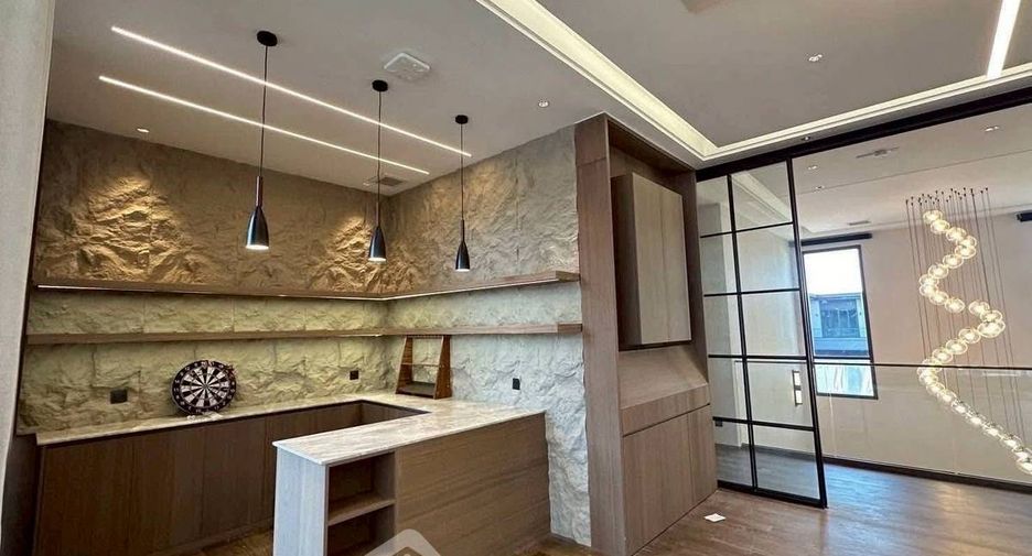 For rent 5 bedrooms house in Suan Luang, Bangkok