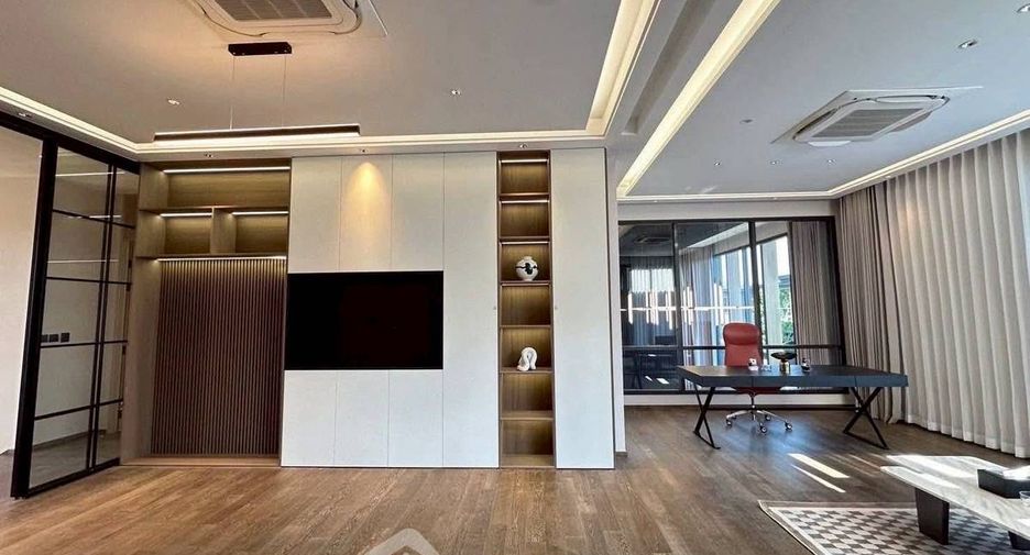 For rent 5 bedrooms house in Suan Luang, Bangkok