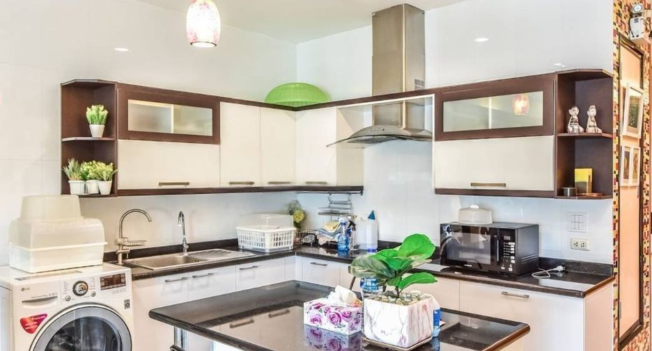 Condo en alquiler de 3 habitaciones en Ratchathewi, Bangkok