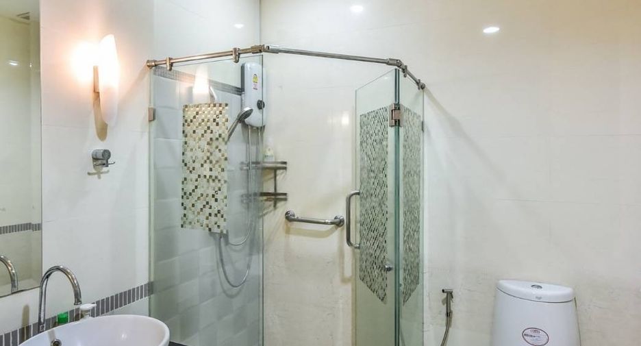 Condo en alquiler de 3 habitaciones en Ratchathewi, Bangkok