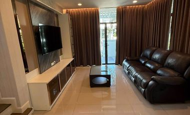 Haus zur Miete mit 4 Zimmer in Prawet, Bangkok