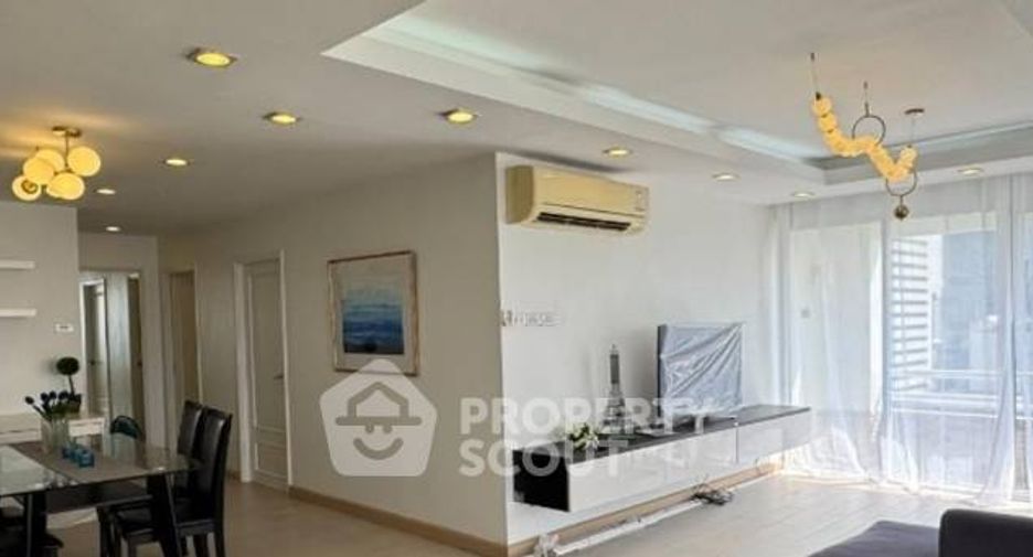 For rent 3 bedrooms condo in Huai Khwang, Bangkok