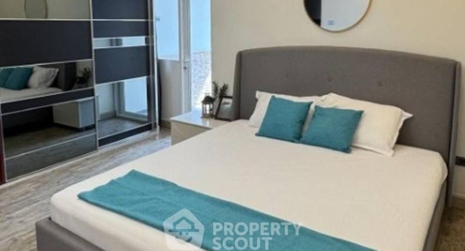 For rent 3 bedrooms condo in Huai Khwang, Bangkok