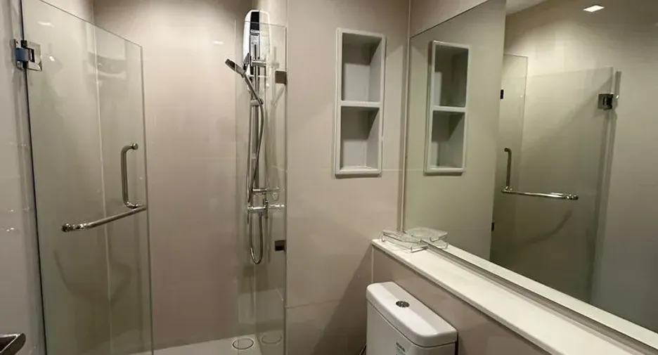 For rent 2 bedrooms condo in Thon Buri, Bangkok