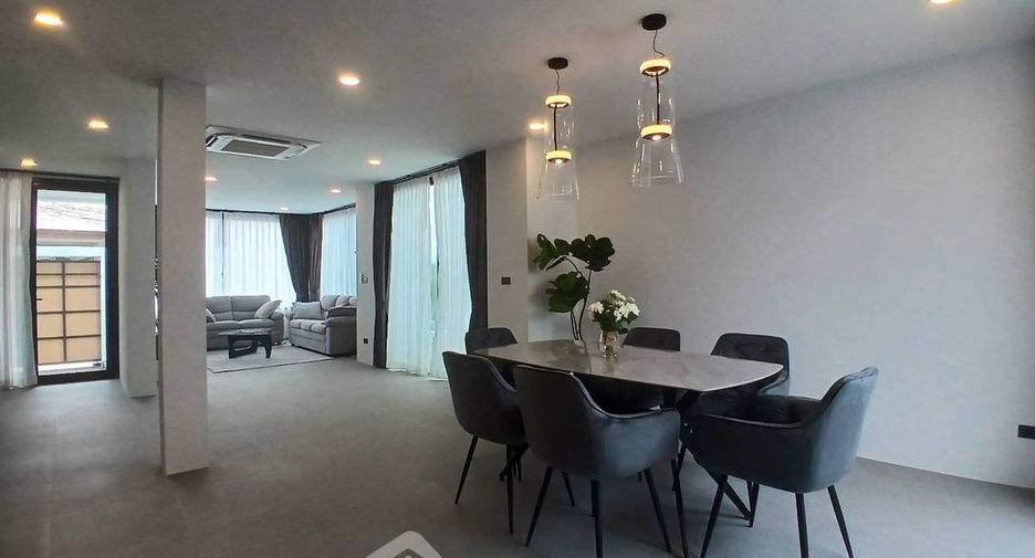 For rent 3 bedrooms condo in North Pattaya, Pattaya