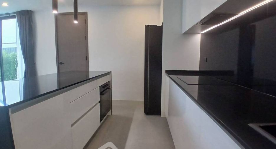 For rent 3 bedrooms condo in North Pattaya, Pattaya