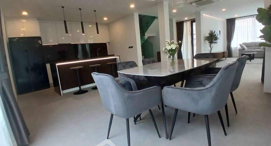 For rent 3 bedrooms condo in North Pattaya, Pattaya