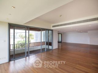 For rent 4 bedrooms condo in Yan Nawa, Bangkok