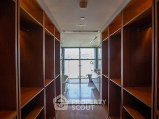 For rent 4 bedrooms condo in Yan Nawa, Bangkok