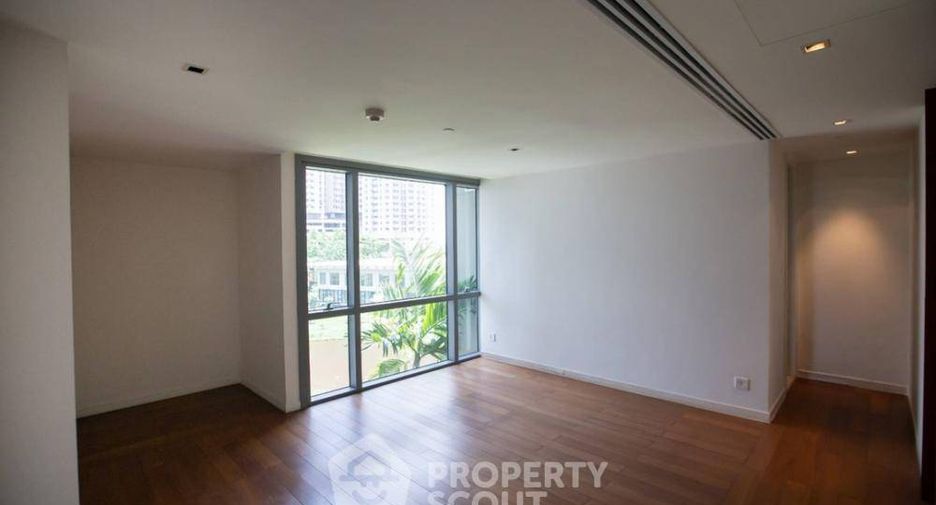 For rent 4 bedrooms condo in Yan Nawa, Bangkok