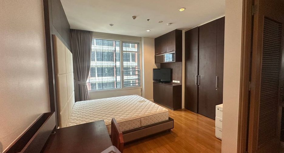 For rent 3 bedrooms condo in Bang Rak, Bangkok