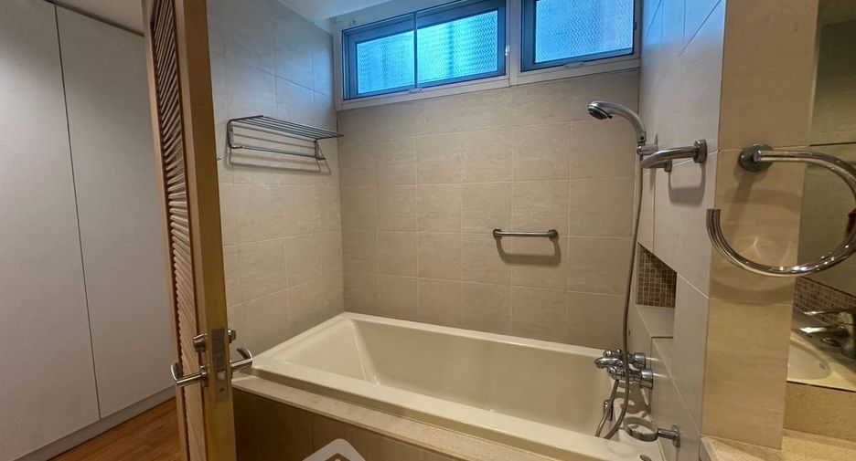 For rent 3 bedrooms condo in Bang Rak, Bangkok