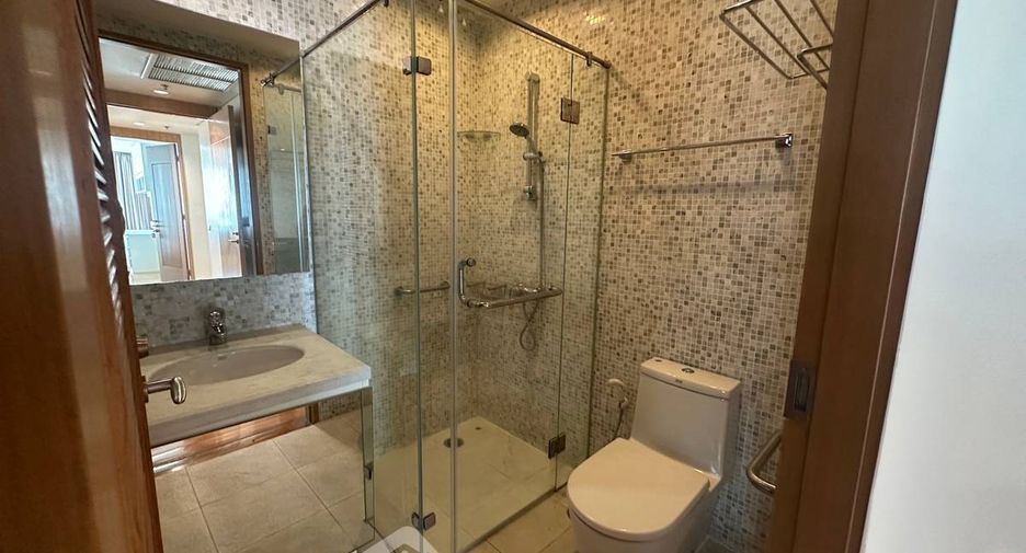 For rent 3 bedrooms condo in Bang Rak, Bangkok