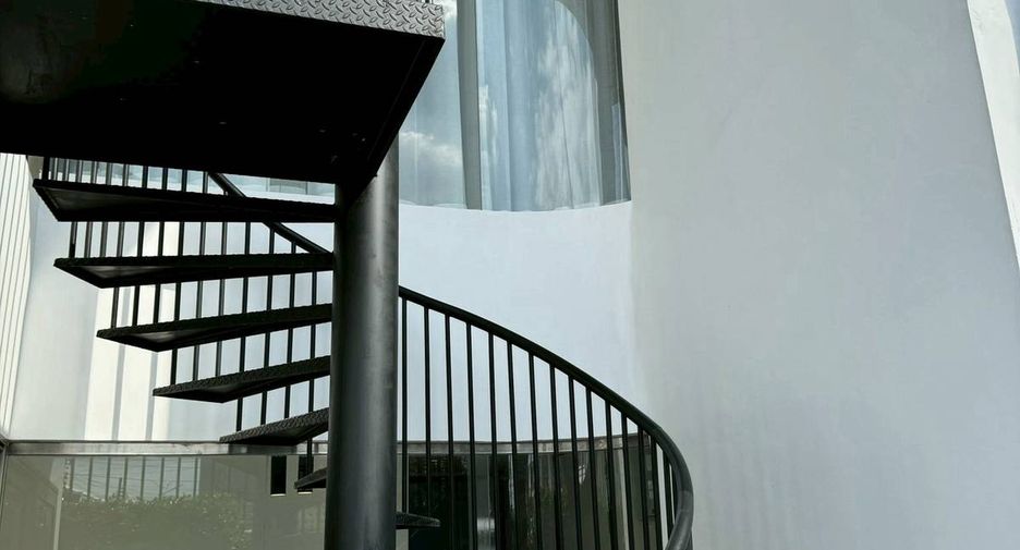 For rent 3 bedrooms townhouse in Chatuchak, Bangkok