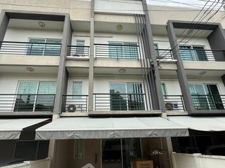 Reihenhaus zur Miete mit 3 Zimmer in Suan Luang, Bangkok