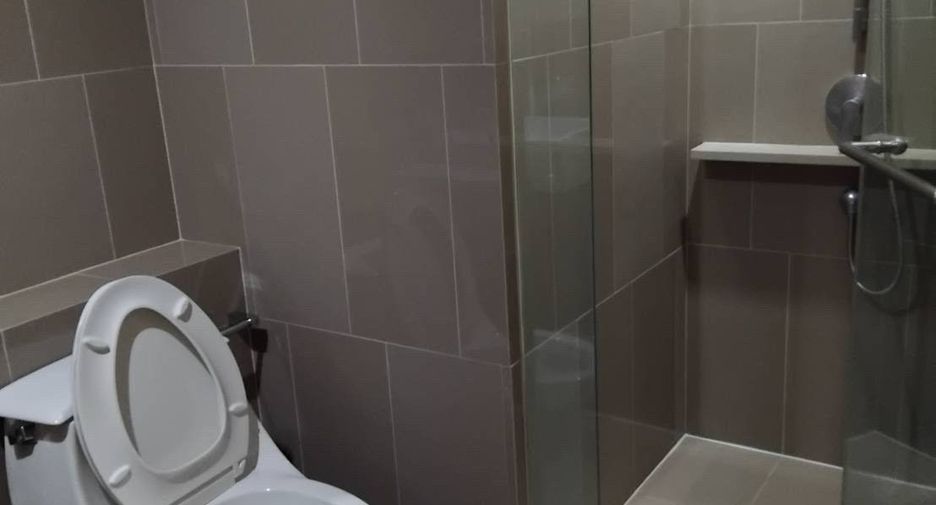 For rent 3 bedrooms condo in Pathum Wan, Bangkok