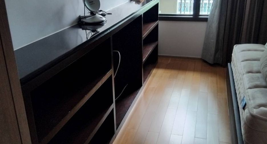 For rent 3 bedrooms condo in Pathum Wan, Bangkok