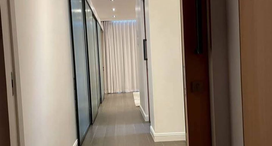 For rent 4 bedrooms condo in Watthana, Bangkok