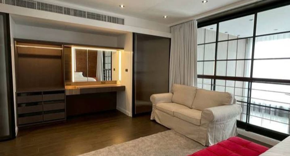 For rent 4 bedrooms condo in Watthana, Bangkok