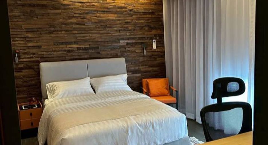 For rent 4 bedrooms condo in Watthana, Bangkok